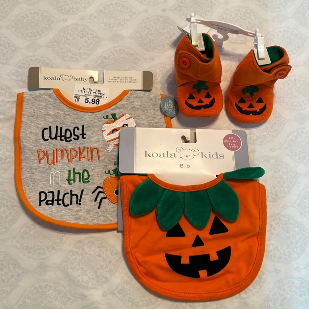 Halloween Baby Pumpkin Bib and Bootie Bundle. 0-6 months.